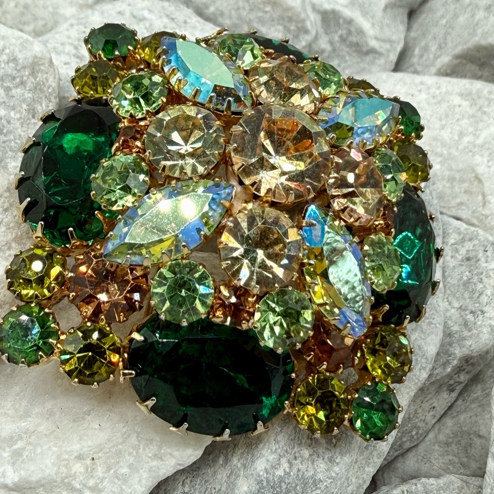 Vintage Juliana Style Green AB Rhinestone Dome Brooch Statement Piece D&E Look - Picture 16 of 17